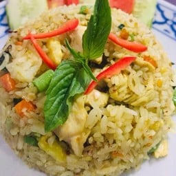 ข้าวผัดแกงเขียวหวานหมู