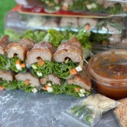 แหนมเนืองโรล