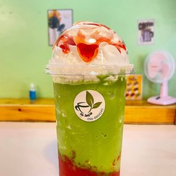 ชาเขียวสตอเบอรี่ปั่น