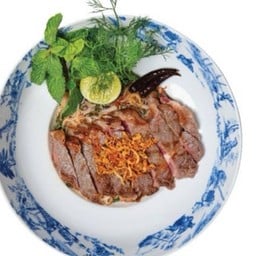 ลาบขนมจีนเนื้อออสเตรเลียสตริปลอยน์ Grain Fed 150 วัน ย่าง