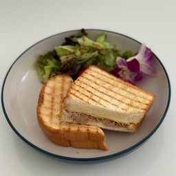 CLASSIC TUNA MELT
