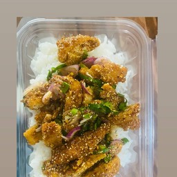 ข้าวยำไก่แซ่บ(ไก่กรอบ)