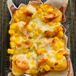 ปังข้าวโพดไส้กรอกชีส