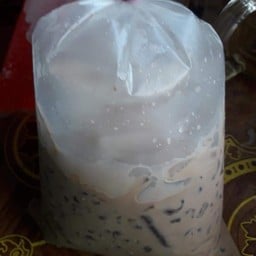 น้ำมนต์ หอยทอดกระทะร้อน ผัดไทยกุ้งสด