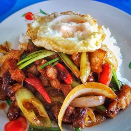 ผัดพริกเผาหมูราดข้าว
