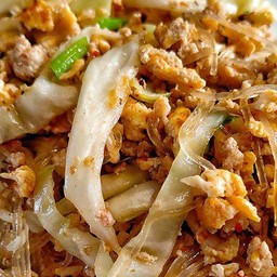 ผัดวุ้นเส้นใส่ไข่หมูสับ