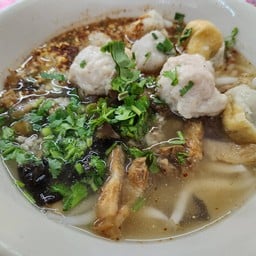 นายหัว เกี้ยมอี๋หมู สิรินธร