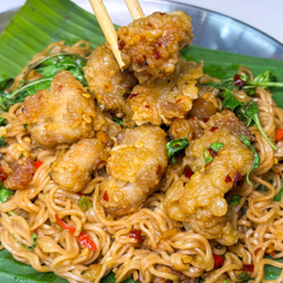 [LM] มาม่าผัดกะเพราไก่กรอบ