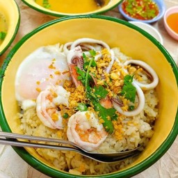 ข้าวต้มแห้งทะเล+ไข่เยิ้ม