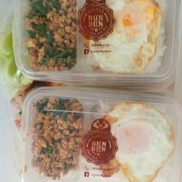 ข้าวกะเพราหมูสับไข่ดาว