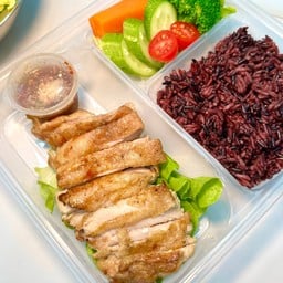 สะโพกไก่ย่างน้ำจิ้มแจ่ว