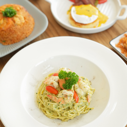 CREAMY PESTO PASTA WITH PRAWN