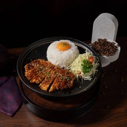 ข้าวไก่ทงคัตสึ ไข่แดงดอง