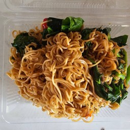 ผัดมาม่าขี้เมาไก่