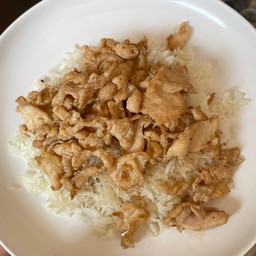 ไก่ทอดเกลือราดข้าว