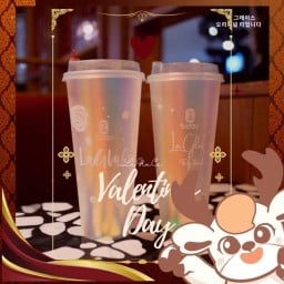 ร้านชานม & กาแฟ & กิ๊ปช๊อป สาขาตลาดสยามไนท์มาร์เก็ต ) ร้าน ( อยู่ ติดกับ ร้านเตี๊ยว ติดปาก  สาขาพระสมุทรเจดีย์