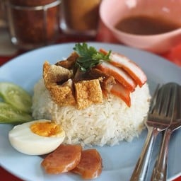 จิน บะหมี่ หมูย่างเตาถ่าน ข้าวมันไก่สิงคโปร์ จิน บะหมี่ หมูย่างเตาถ่าน ข้าวมันไก่สิงคโปร์