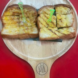 ขนมปังปิ้งเนยนม