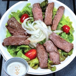 สลัดสโนว์ เนื้อย่าง พิคานย่า