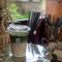 พรีเมี่ยมมัจฉะนมสด