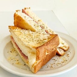 Chom Chim Ham Cheese (ขนมปังแฮมชีส)