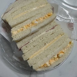 แซนด์วิชไข่บดแฮมชีสเกรดพรีเมี่ยม