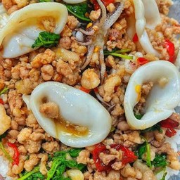 กระเพราปลาหมึก + หมูสับ
