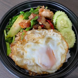 ข้าวคะน้าหมูกรอบ