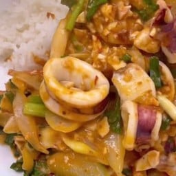 ข้าว+หมึกผัดไข่เค็ม
