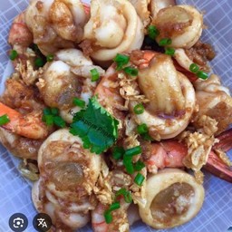 ข้าวทะเลผัดกระเทียม