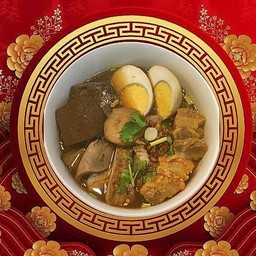 ก๋วยจั๊บน้ำข้นไม่ใส่เครื่องใน(หมูกรอบ ไข่ เลือด หนัง)