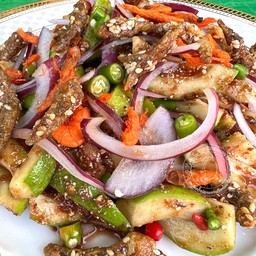 ยำมะม่วงเบาแจ๋วปลาร้า+ปลากรอบ