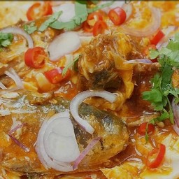 ข้าว ไข่เจียว ปลา กระป๋อง พริกสด