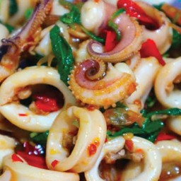 กระเพราปลาหมึก