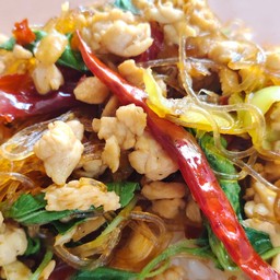 ข้าวกะเพราไก่สับวุ้นเส้น