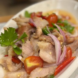 ยำคอหมูย่าง