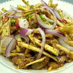 ยำมะม่วงเปรี้ยวแจ๋วปลาร้า