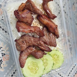 ข้าวราดหมูแดดเดียว