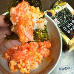 ข้าวหน้าแซลมอนซอสสไปซี่มาโย