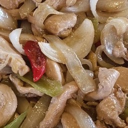 ไก่ผัดพริกหยวก