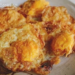 ไข่ดาวกรอบ + ซอส (กับข้าว)