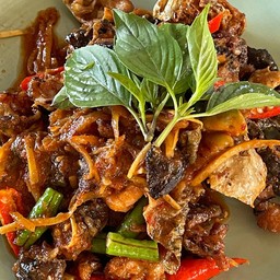 ผัดเผ็ดกบ