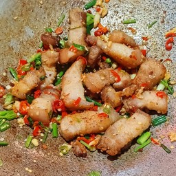 หมูสามชั้นคั่วพริกเกลือ