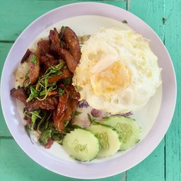 ข้าวกะเพราหมูแดดเดียว