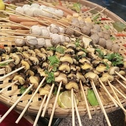 ร้านมาดามหอยByกุ้ง ตลาดไนท์บาร์ซ่าร์