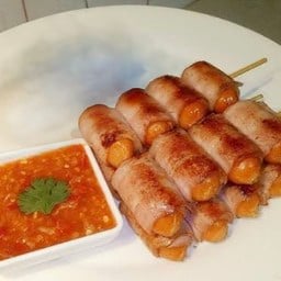 สามชั้นสไลด์พันฮอทดอกรมควันหนังกรอบ(เต็มลูก)