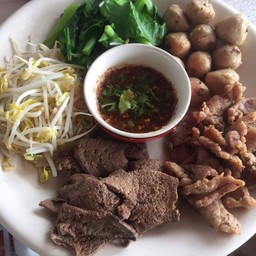 ลวกจิ้มรวมหมู (น้ำจิ้มแจ่ว)