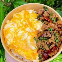 กระเพราหมูนุ่มคั่วกะทะ+ไข่ขยี้