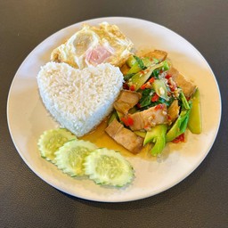 ข้าวราดผัดผักคะน้า