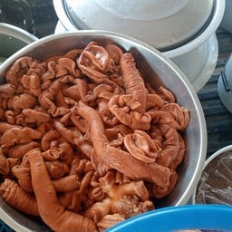 ขาหมูพะโล้แม่นารี สาขากุดโง้ง